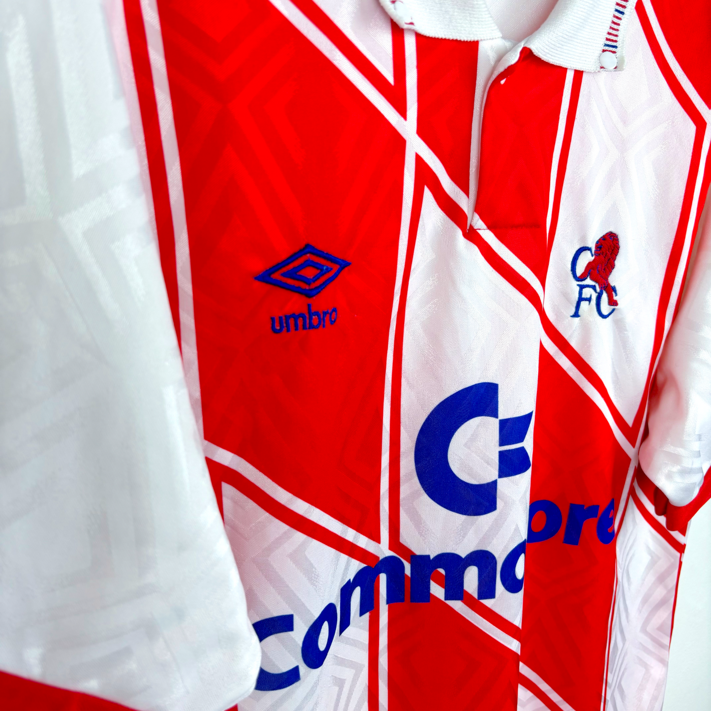 Chelsea 1990/1991/1992 away vintage football shirt with red and white chevron stripes, Umbro logo, and FC crest, classic. - Chelsea 1990/1991/1992 Away Football Shirt Umbro