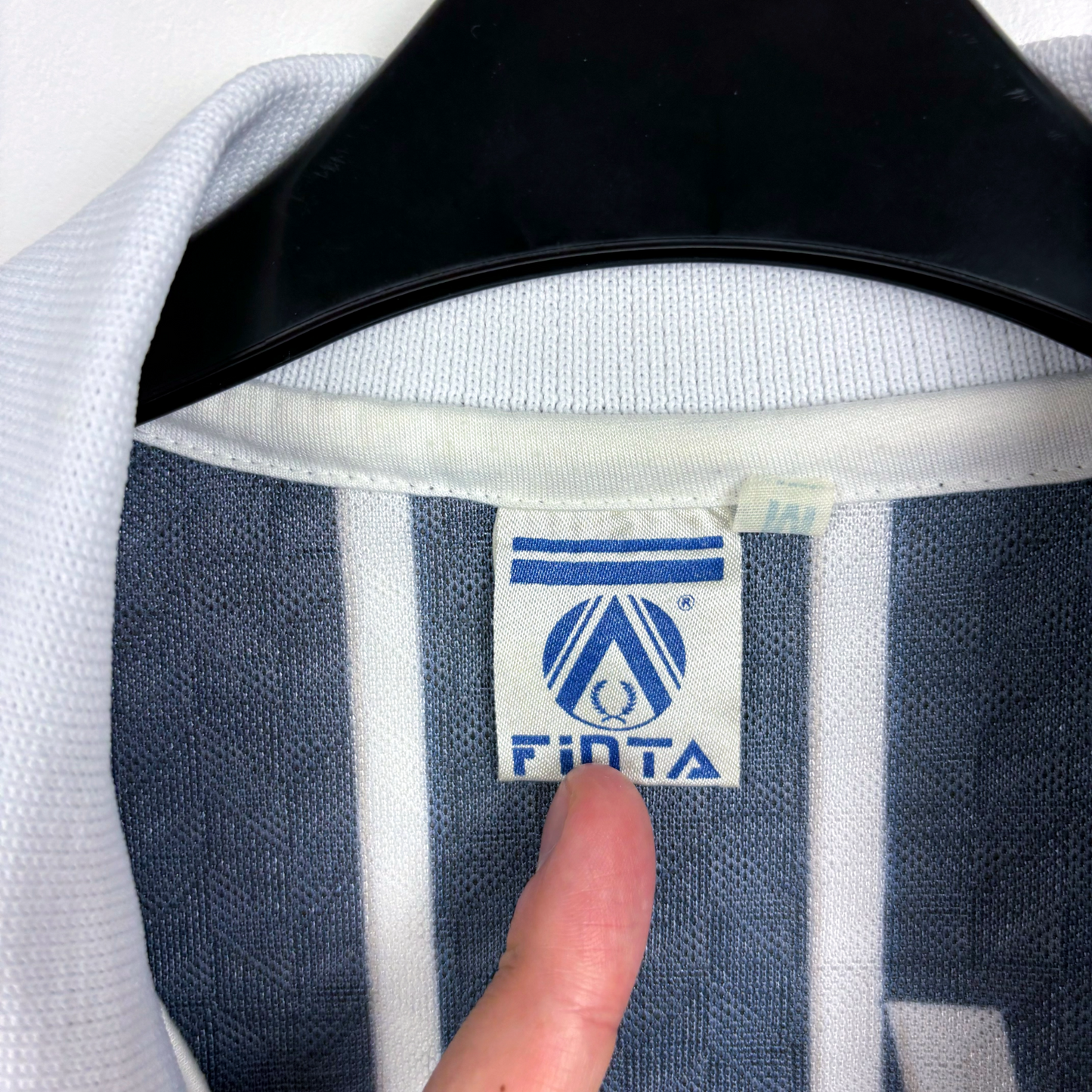 Finta brand label on vintage retro football shirt collar from Corinthians 1992/1994 away kit. - Corinthians 1992/1993/1994 Away Football Shirt Camisa Finta