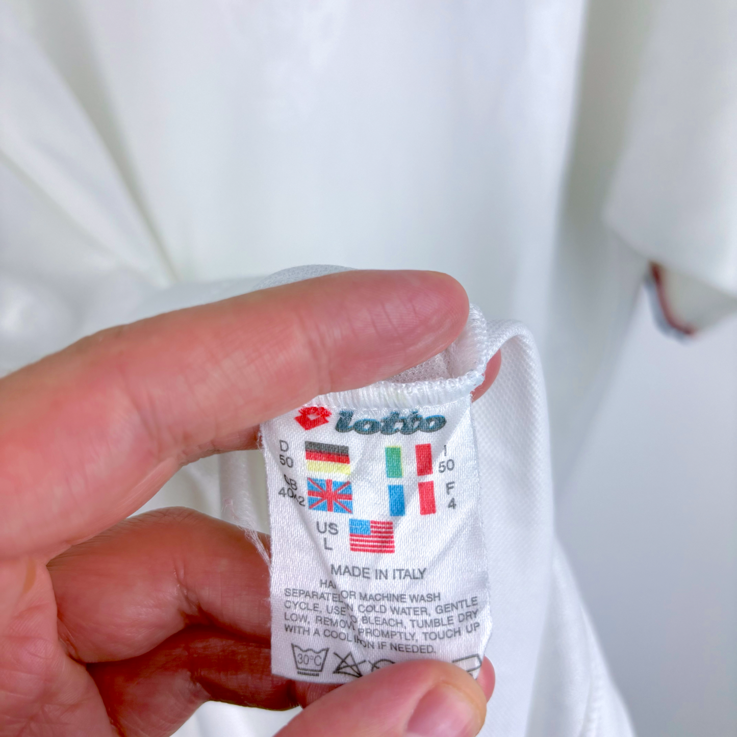 White vintage football shirt tag showing Lotto brand logo, size L, and Italy manufacturing label. - Croatia 1996/1997/1998 Lotto Away Football Shirt