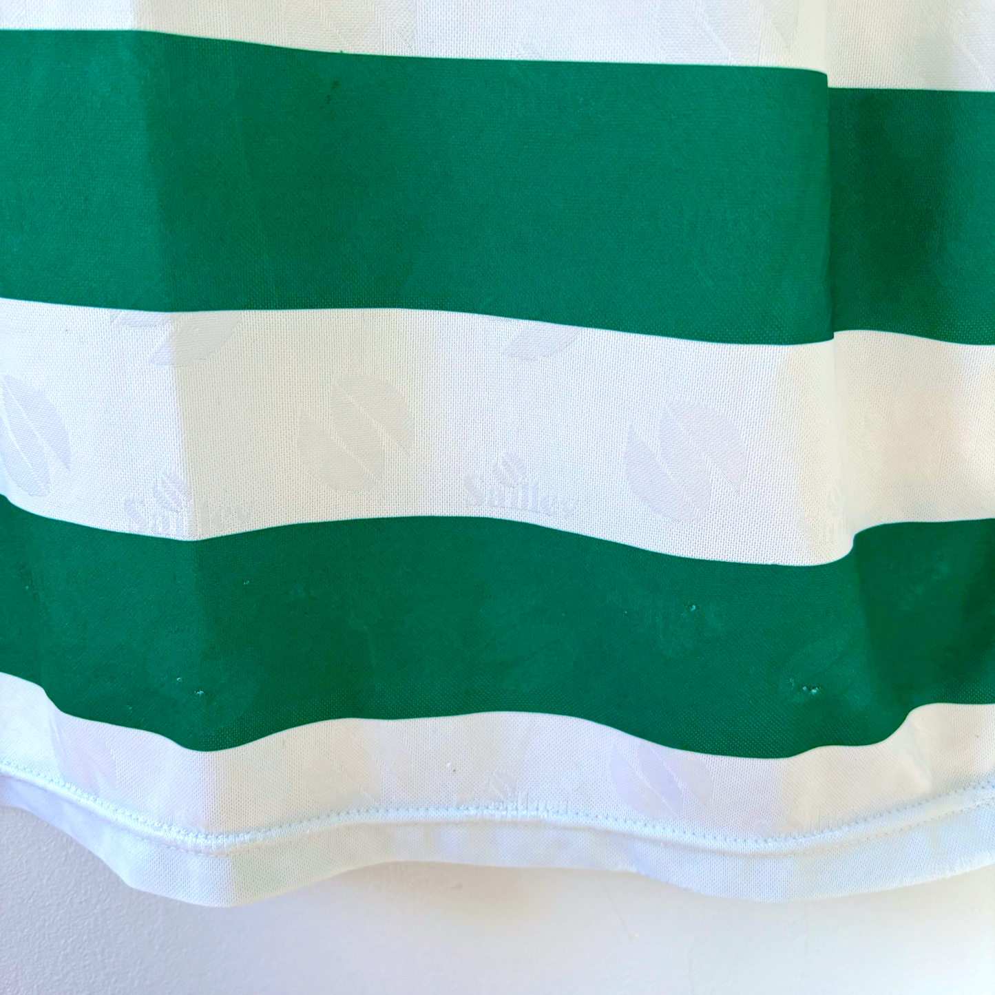 Sporting CP 1995-1996 vintage football shirt with green and white horizontal stripes, classic retro football shirts design. - Sporting CP Club Lisbon 1995-1996 Home Football Camisa Shirt Saillev