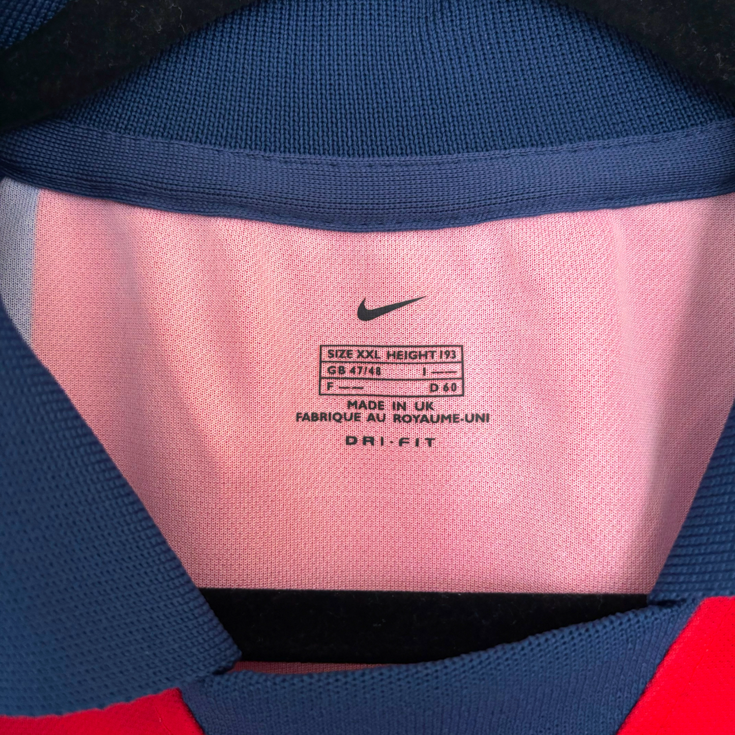Pink inner collar with Nike Dri-FIT branding and size label on vintage football shirt. - BWNT Paris Saint Germain PSG 1999-2000 Home Football Shirt Maillot Nike