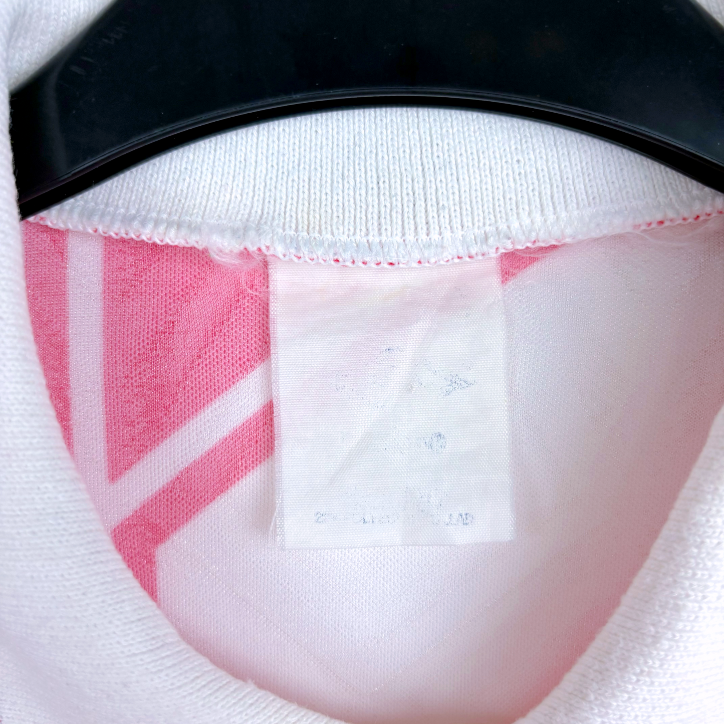 White collar detail with faded tag on vintage Chelsea 1990s retro football shirt. - Chelsea 1990/1991/1992 Away Football Shirt Umbro