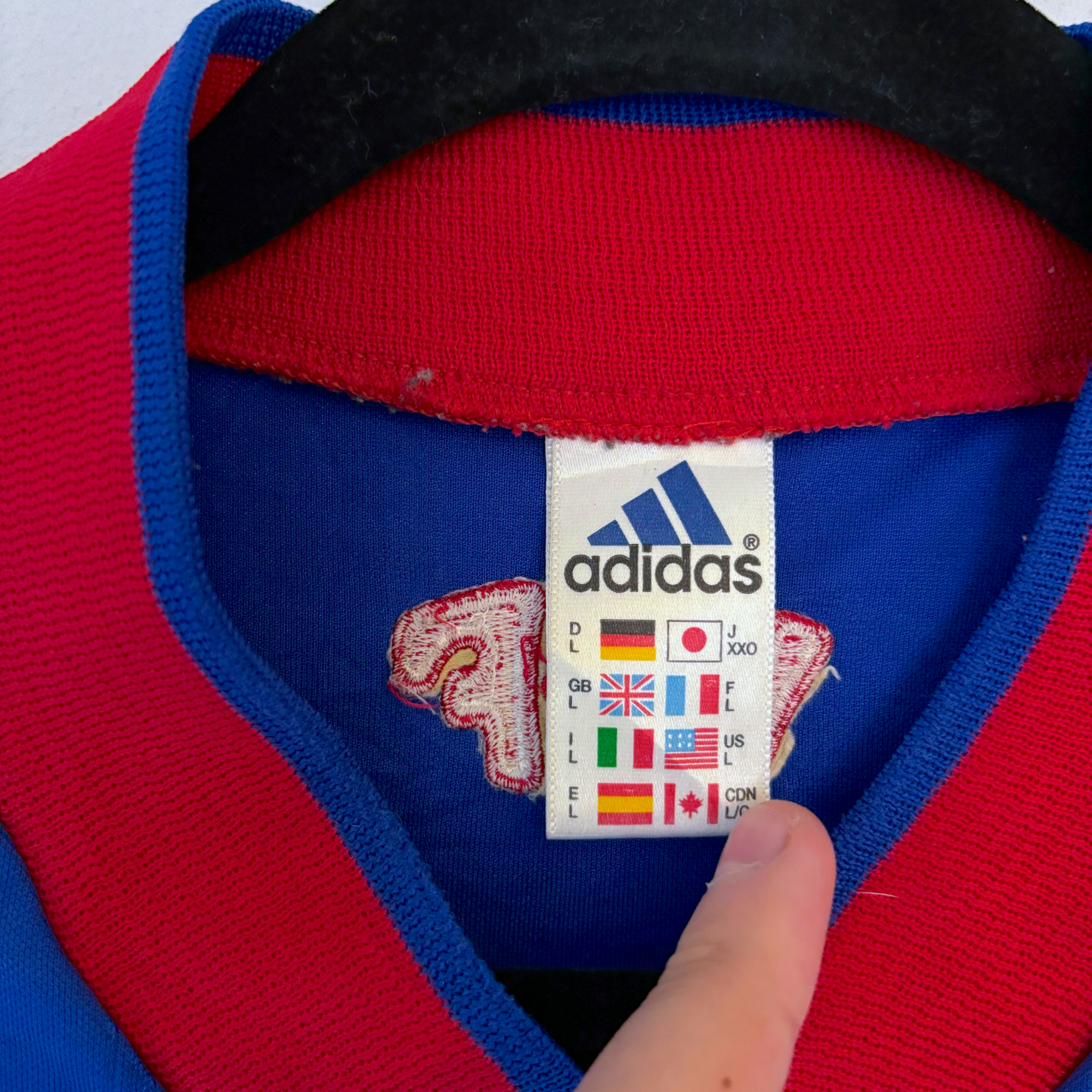 Valerenga VIF 1998-1999 vintage football shirt collar with Adidas label in red and blue vintage retro football shirts. - Valerenga VIF 1998-1999 Home Football Shirt Jersey Adidas