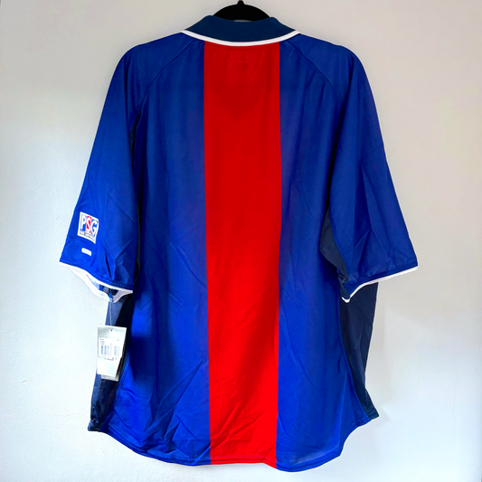 Vintage football shirt Paris Saint Germain 1999-2000 home jersey in blue with central red stripe and Nike branding. - BWNT Paris Saint Germain PSG 1999-2000 Home Football Shirt Maillot Nike