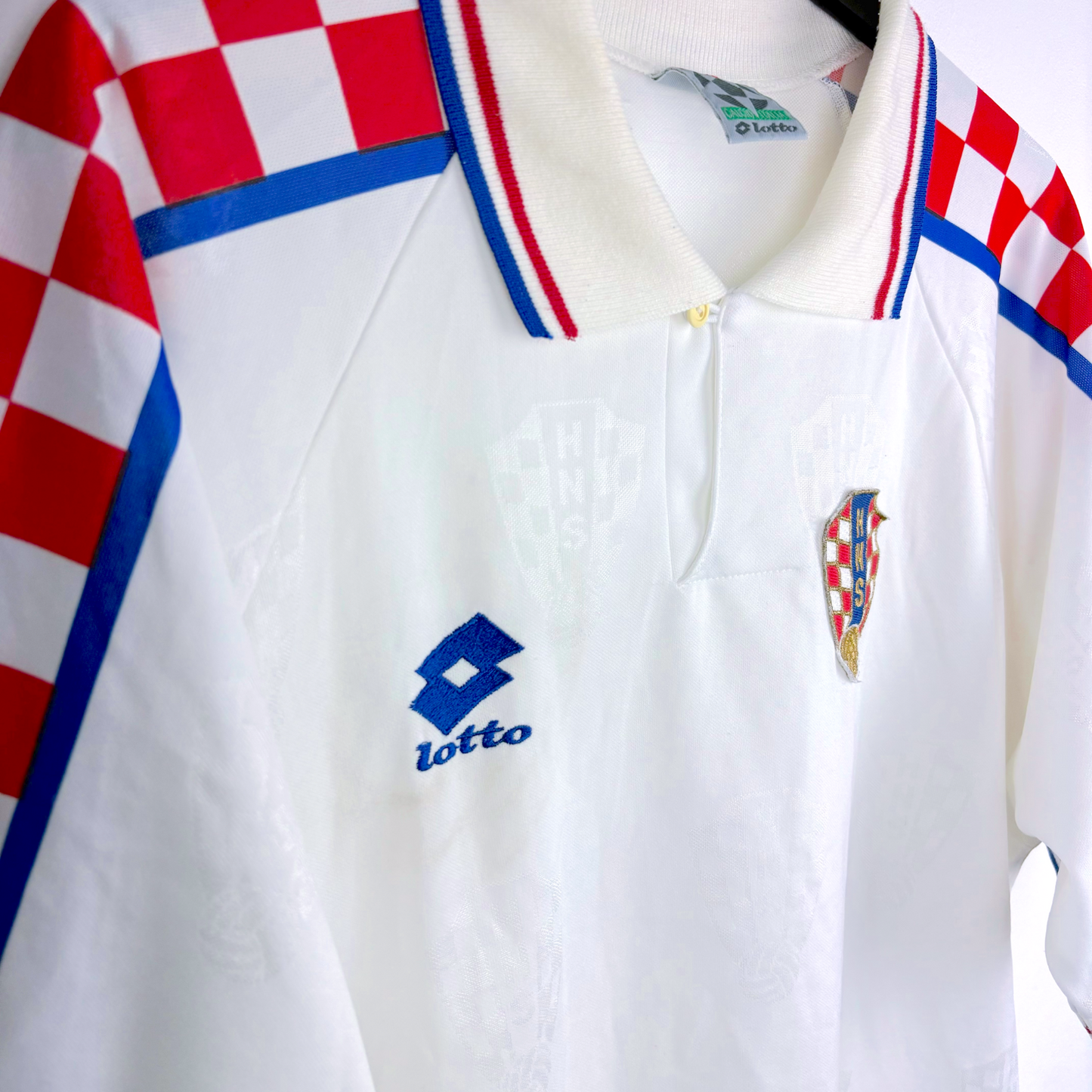 White Croatia football shirt with red and white checkerboard pattern on shoulders, blue Lotto logo, and embroidered crest,. - Croatia 1996/1997/1998 Lotto Away Football Shirt