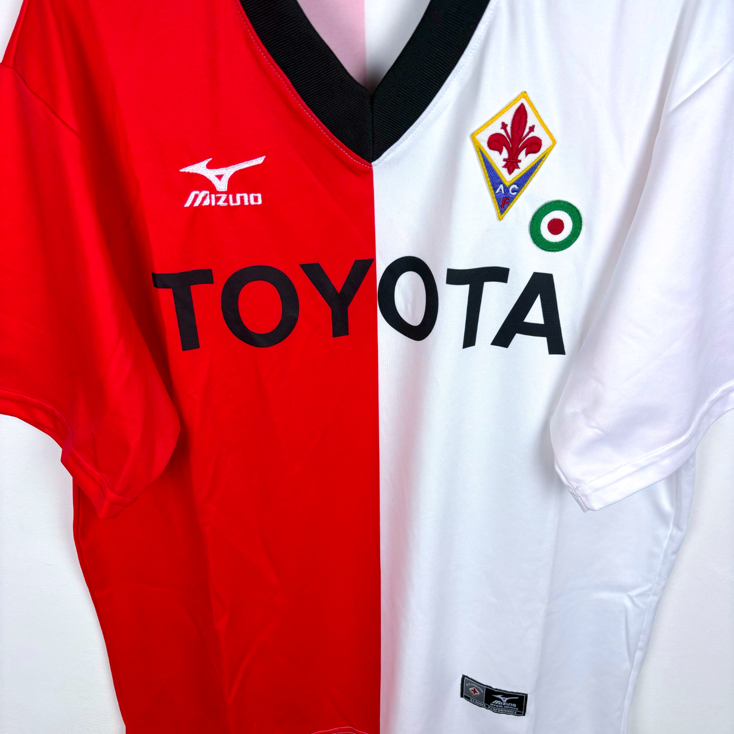 Fiorentina 2001-2002 vintage football shirt in red and white with black collar, Mizuno logo, and Toyota sponsor. - Fiorentina 2001-2002 Third Football Shirt Mizuno Maglia Calcio