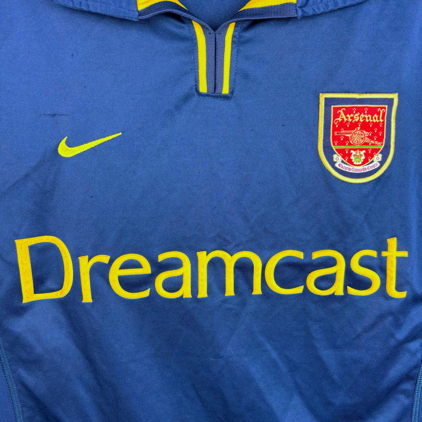 Close-up of Arsenal 2000-2002 European Third Shirt fabric – vintage Nike football shirt