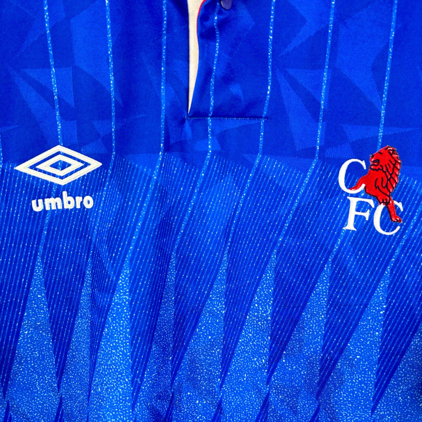 Close-up of club crest and Umbro logo on Chelsea 1989-1991 Home Shirt – vintage football shirt