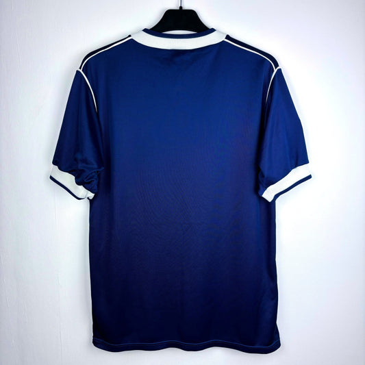 Reverse view of Scotland 1985-1986 Umbro home vintage football shirt. Alternating navy toned hoops with white trim.
