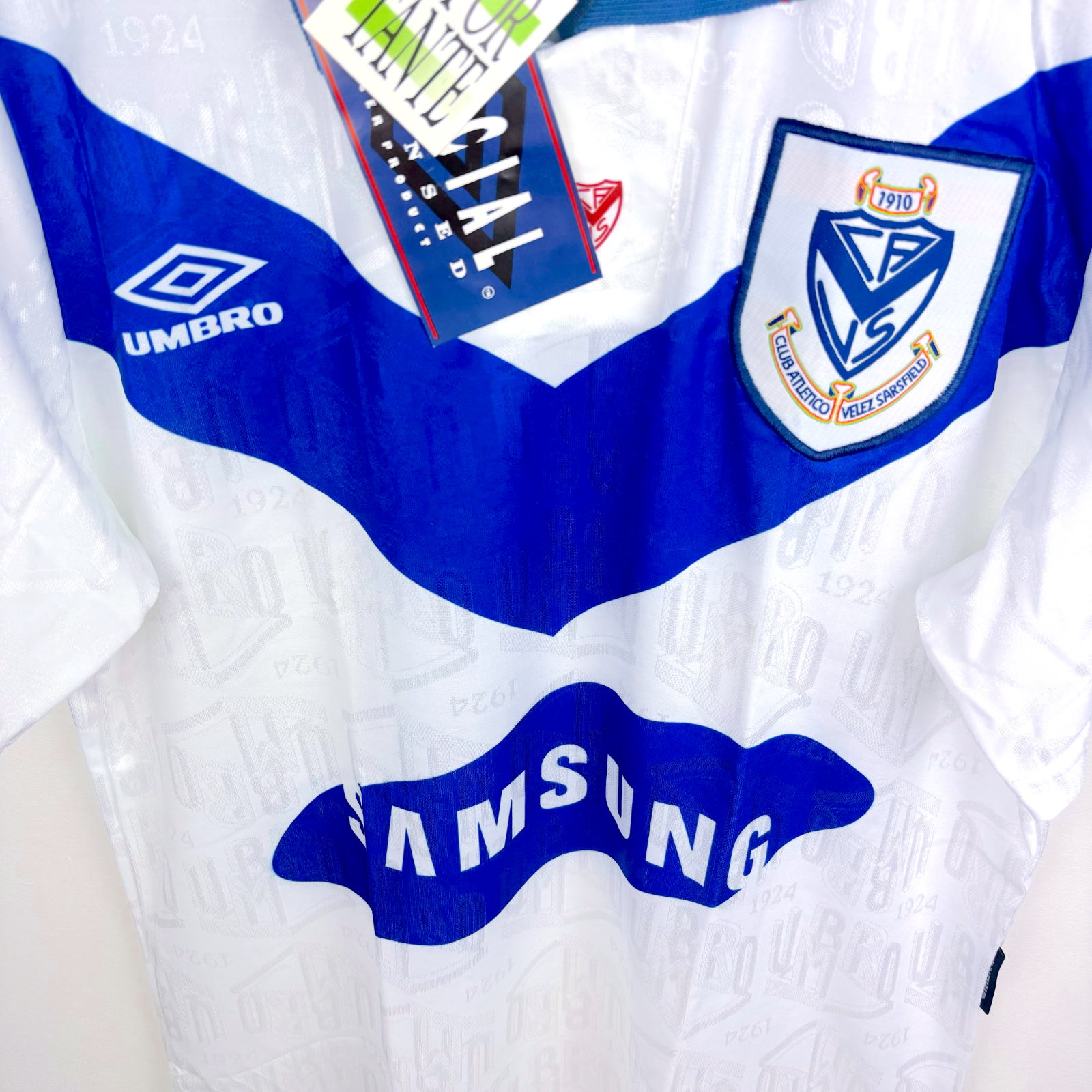 White and blue Velez Sarsfield vintage football shirt with Samsung and Umbro logos, retro football classics shirt. - BNWT Velez Sarsfield 1993/1994/1995 Home Football Shirt Camisa Umbro