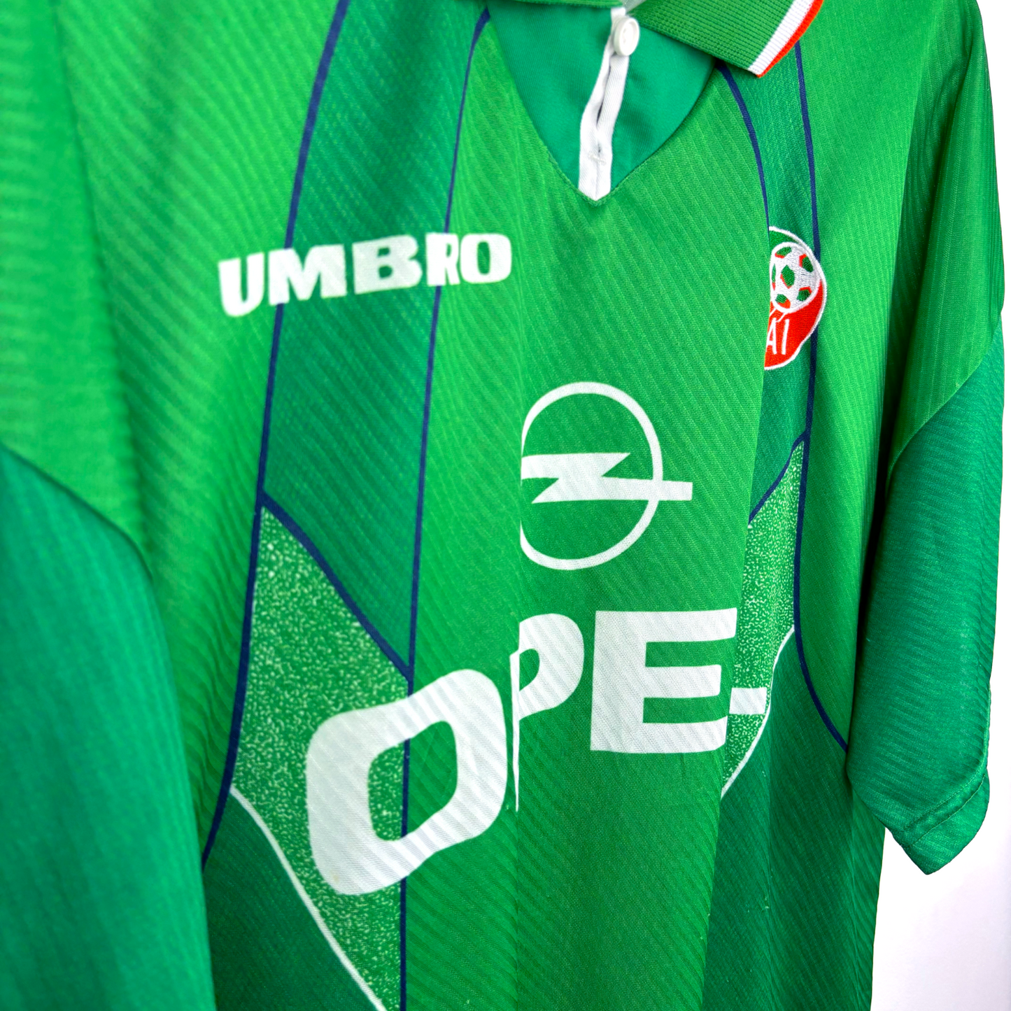 Green vintage football shirt with Umbro logo and Opel sponsor, Ireland 1994-1996 retro soccer jersey. - Eire Ireland 1994/1995/1996 Home Football Shirt Umbro