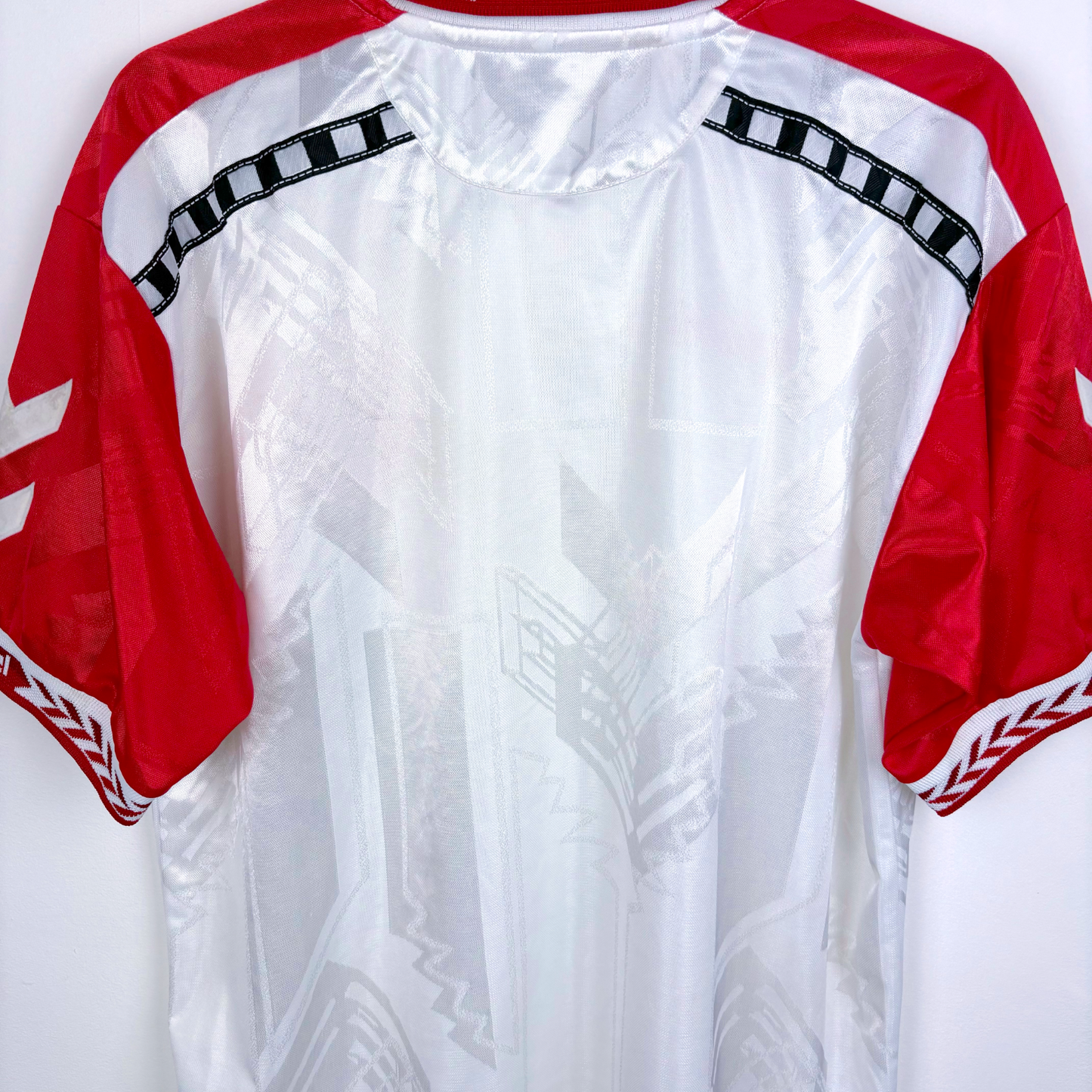 Denmark 1996/1997/1998 Away Football Shirt Hummel
