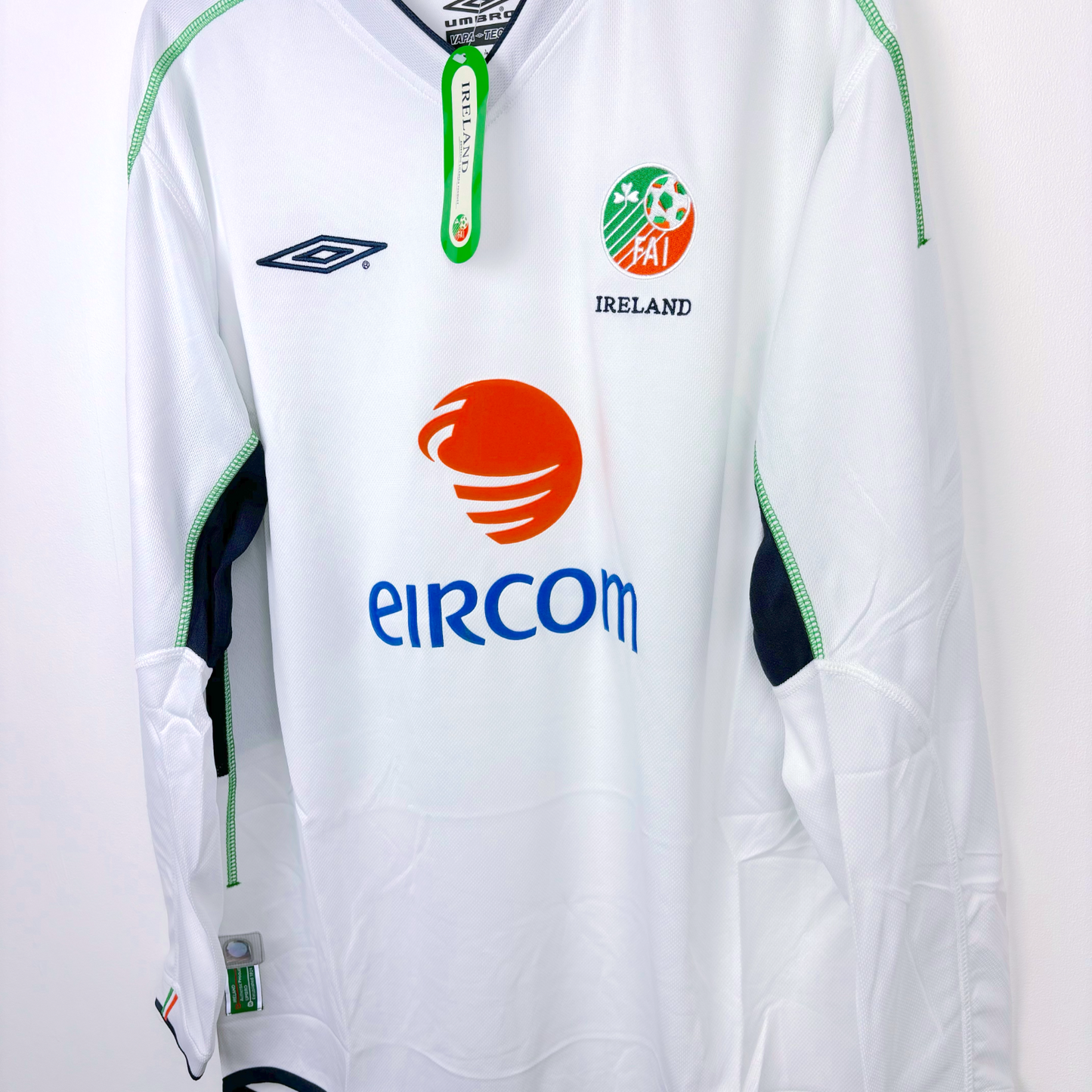 BNWT Eire Ireland 2001/2002/2003 World Cup Umbro Away Football Shirt