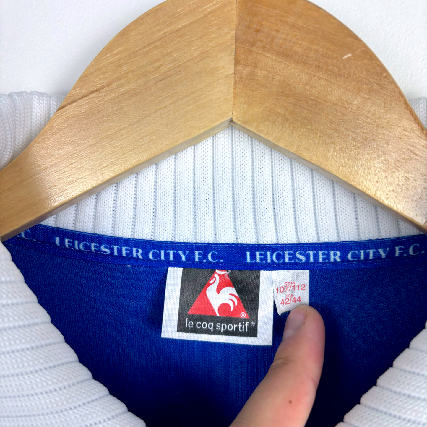 Blue Leicester City 2000-2001 vintage football shirt collar with Le Coq Sportif label and white ribbed trim. - MINT Leicester City 2000-2001 Home Football Shirt Le Coq Sportif