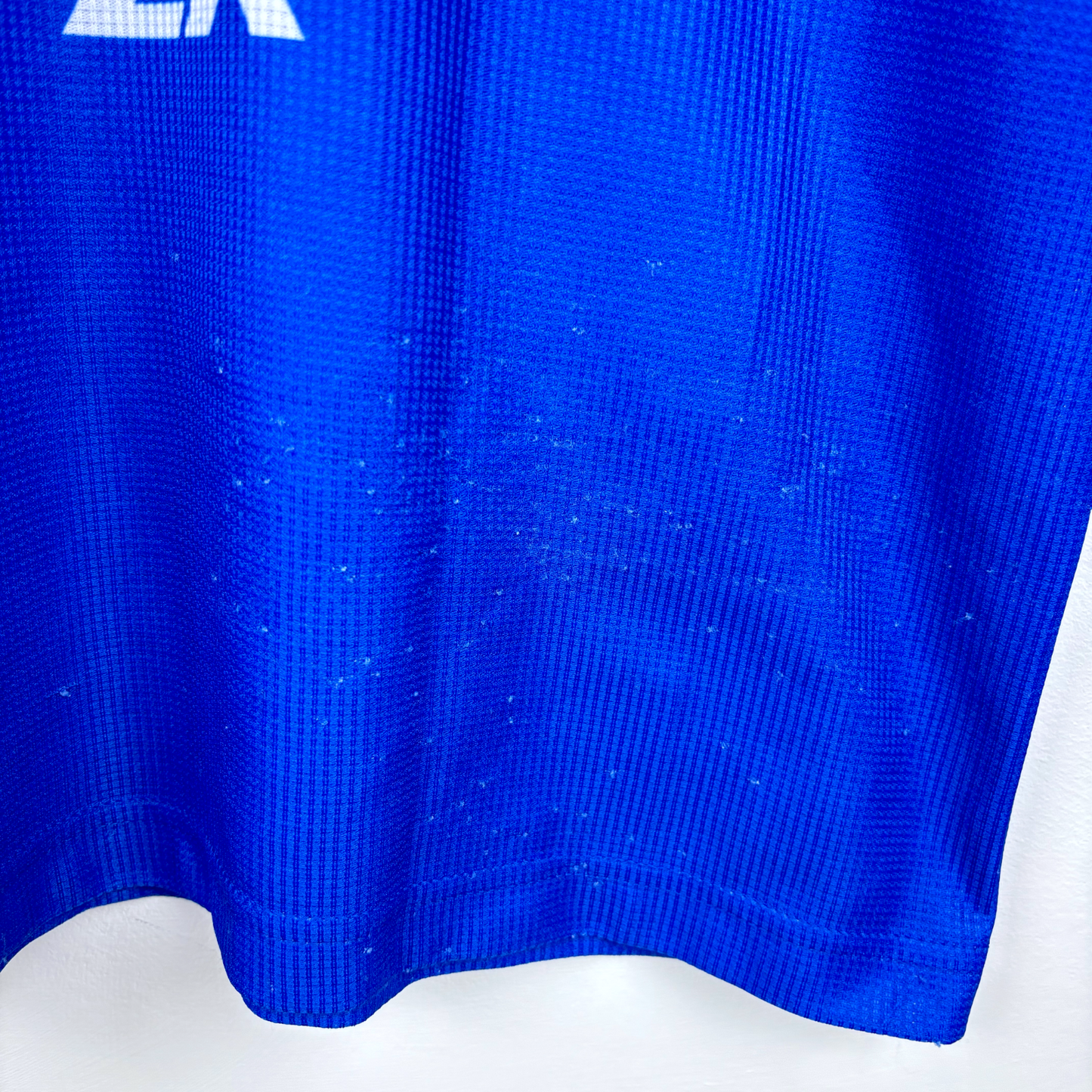 Blue Cruzeiro 1999-2000 vintage football shirt with subtle striped texture, retro soccer jersey detail. - Cruzeiro 1999-2000 Home Football Shirt Camisa Topper
