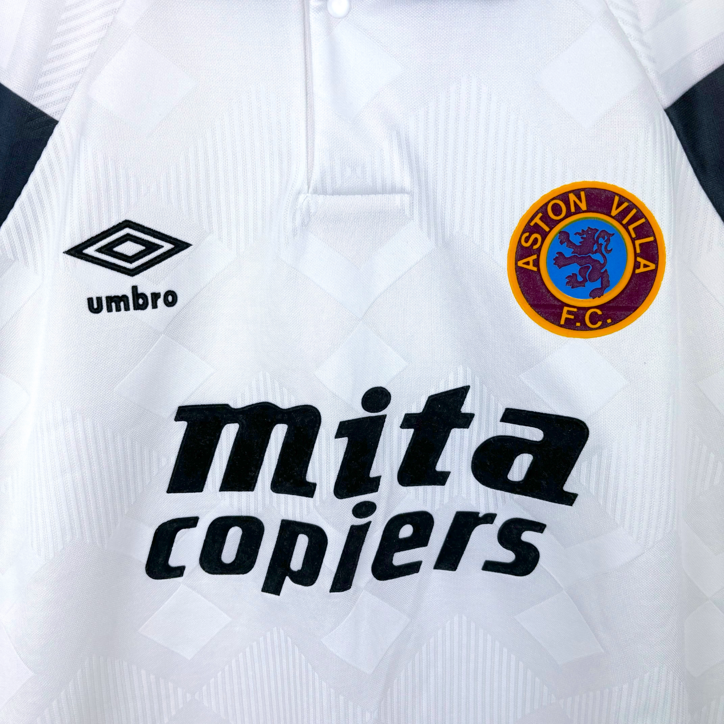 Aston Villa vintage football shirt 1990s white Umbro retro soccer jersey with club crest and sponsor logo. - Aston Villa 1990/1991/1992/1993 Away Football Shirt Umbro