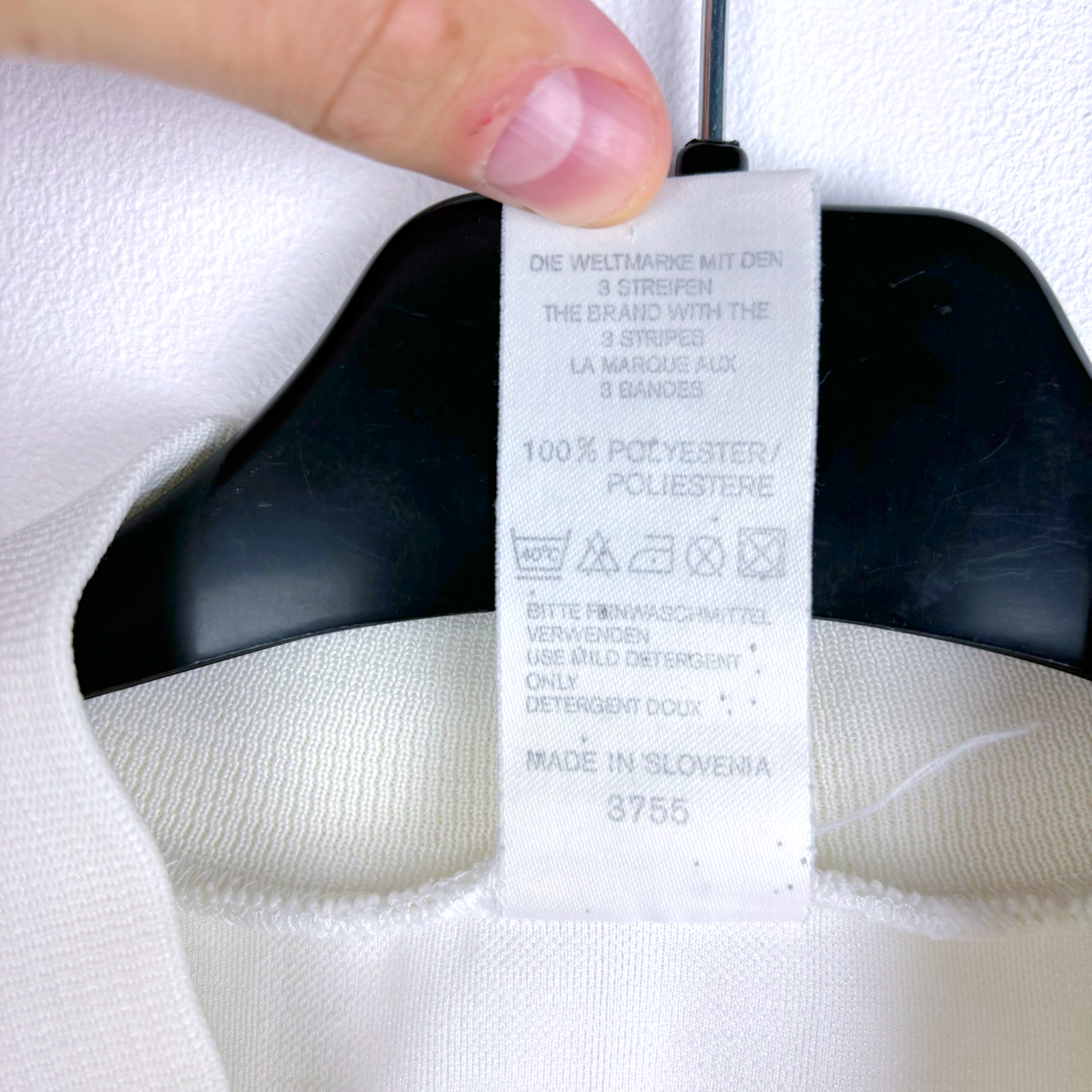 White Adidas vintage football shirt tag showing size medium and polyester material on retro soccer jersey. - Équipe de France FFF 1992/1993/1994 Away Football Maillot Shirt Adidas