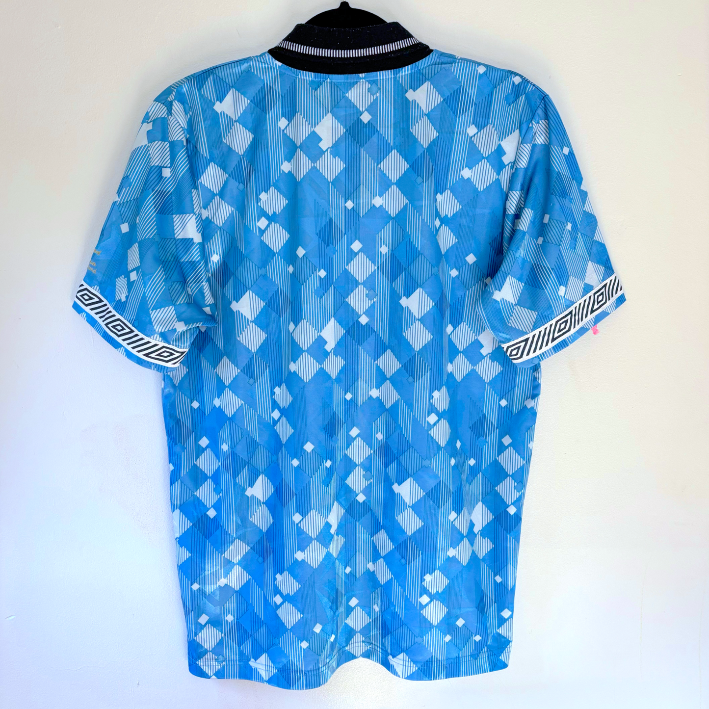 England 1990-1992 third blue Umbro vintage football shirt with geometric pattern and black collar. - England 1990/1991/1992 Third 3rd Blue Umbro Football Shirt Reissue