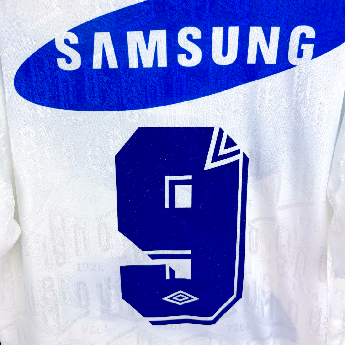 White vintage football shirt with large blue number 9 and Samsung logo, Umbro badge visible, retro soccer jersey design. - BNWT Velez Sarsfield 1993/1994/1995 Home Football Shirt Camisa Umbro