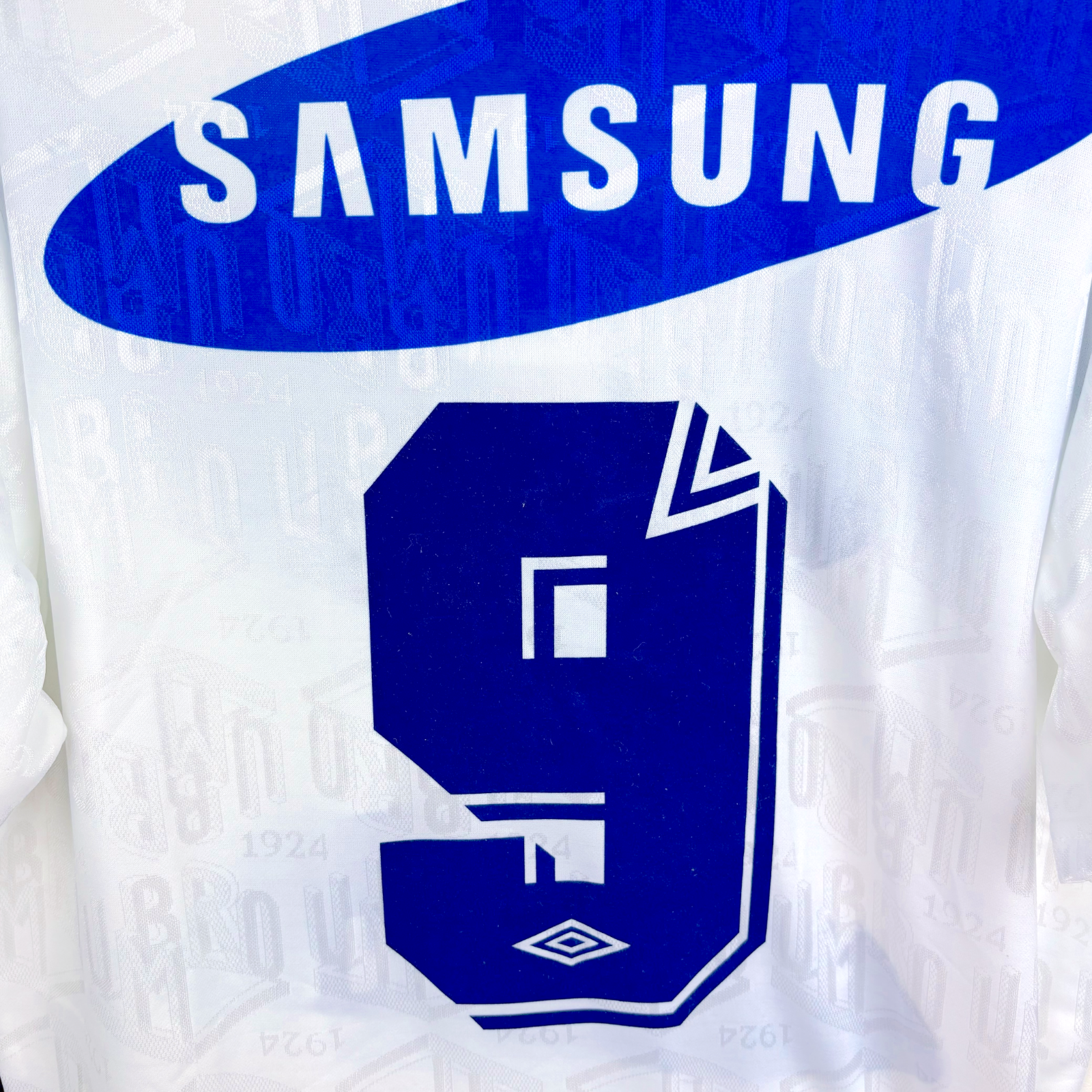 White vintage football shirt with large blue number 9 and Samsung logo, Umbro badge visible, retro soccer jersey design. - BNWT Velez Sarsfield 1993/1994/1995 Home Football Shirt Camisa Umbro