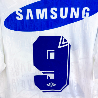 White vintage football shirt with large blue number 9 and Samsung logo, Umbro badge visible, retro soccer jersey design. - BNWT Velez Sarsfield 1993/1994/1995 Home Football Shirt Camisa Umbro