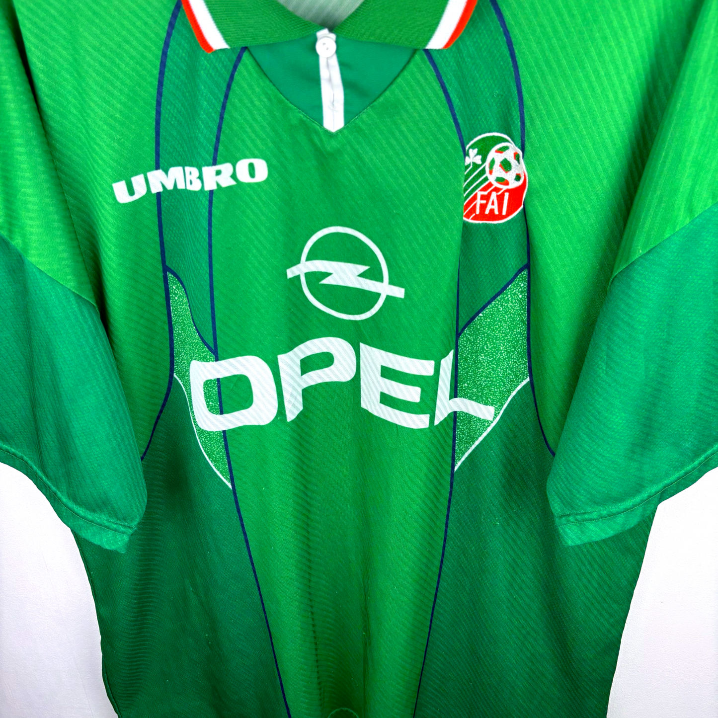 Green Eire Ireland vintage football shirt 1994-1996 with Umbro logo and Opel sponsor, retro classic design. - Eire Ireland 1994/1995/1996 Home Football Shirt Umbro
