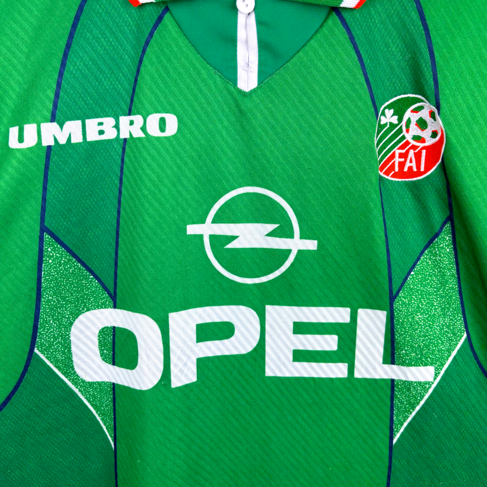 Green 1994-1996 Ireland vintage football shirt with Umbro logo and Opel sponsor, retro soccer jersey design. - Eire Ireland 1994/1995/1996 Home Football Shirt Umbro