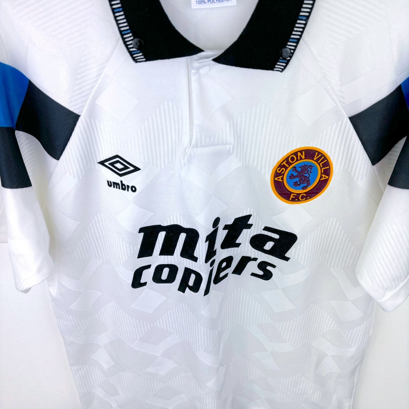 Aston Villa vintage football shirt 1990s white retro soccer jersey with black collar and logo. - Aston Villa 1990/1991/1992/1993 Away Football Shirt Umbro