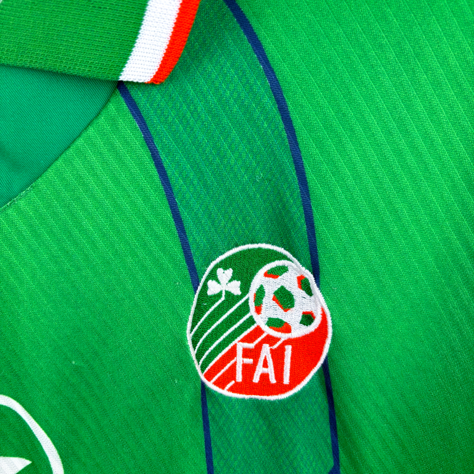 Green vintage football shirt with FAI crest and blue stripes, retro soccer jersey detail. - Eire Ireland 1994/1995/1996 Home Football Shirt Umbro