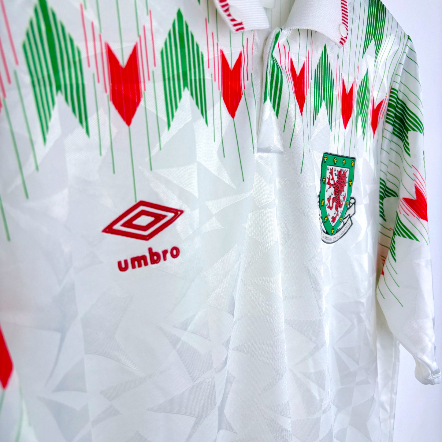 Wales Cymru 1990/1991/1992/1993 Away Football Shirt Umbro
