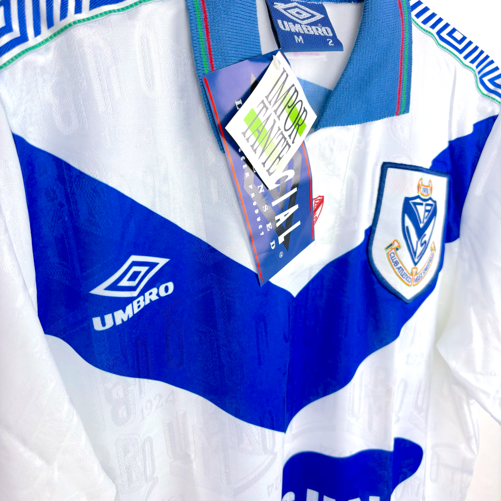 Velez Sarsfield 1993-95 vintage football shirt with blue chevrons, Umbro logo, and club crest on white retro soccer jersey. - BNWT Velez Sarsfield 1993/1994/1995 Home Football Shirt Camisa Umbro