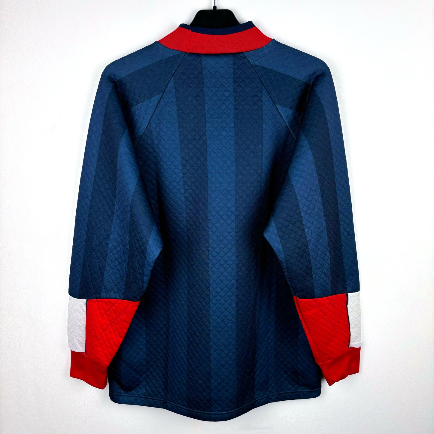 Reverse view of England 1997-1998 goalkeeper vintage football shirt made by Umbro. Dual navy body with red collar and tipped sleeves. Worn during 1998 World Cup.