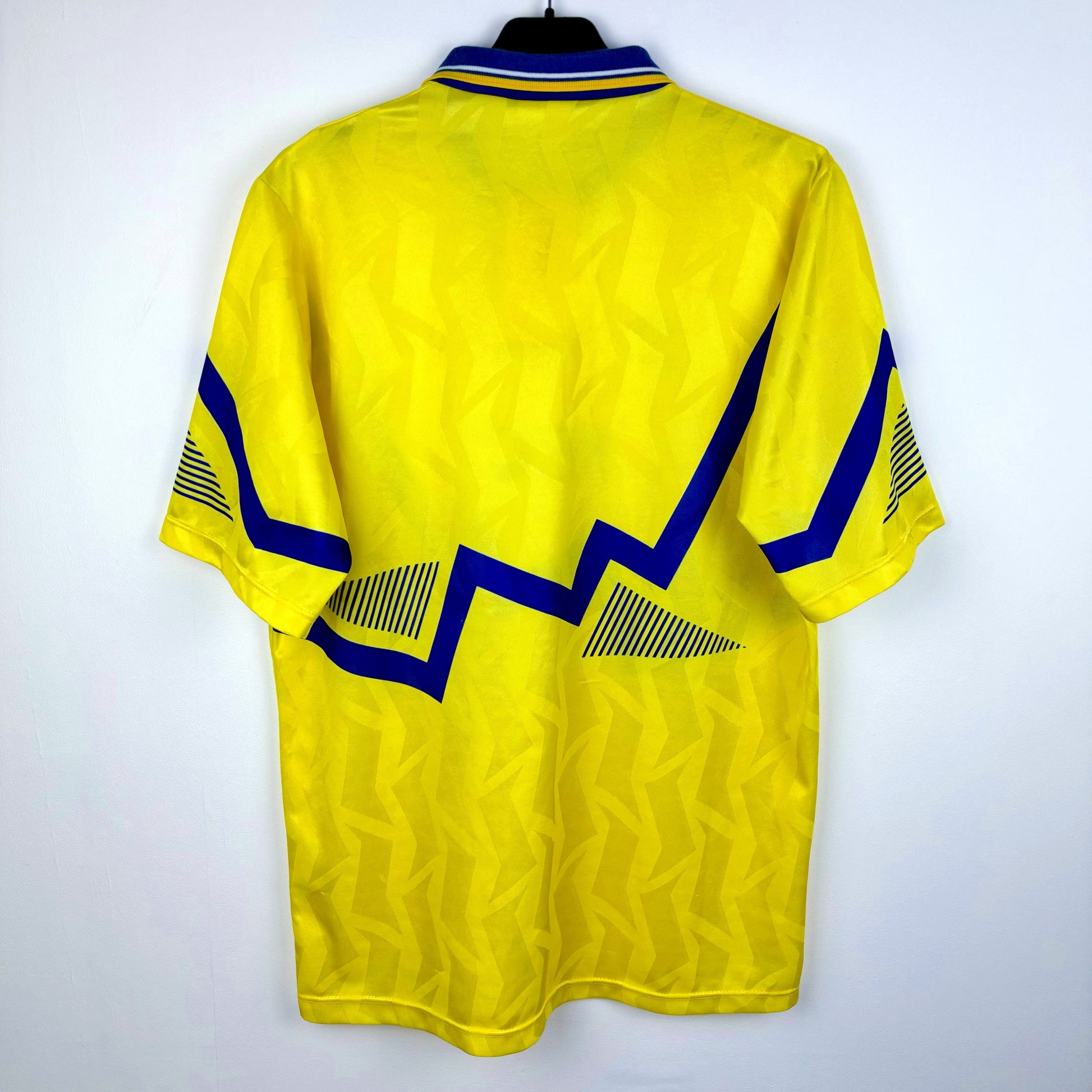 Rear view of Everton 1990-1992 away vintage football shirt made by Umbro. Blue sublimated zig-zag across yellow body . NEC sponsor.