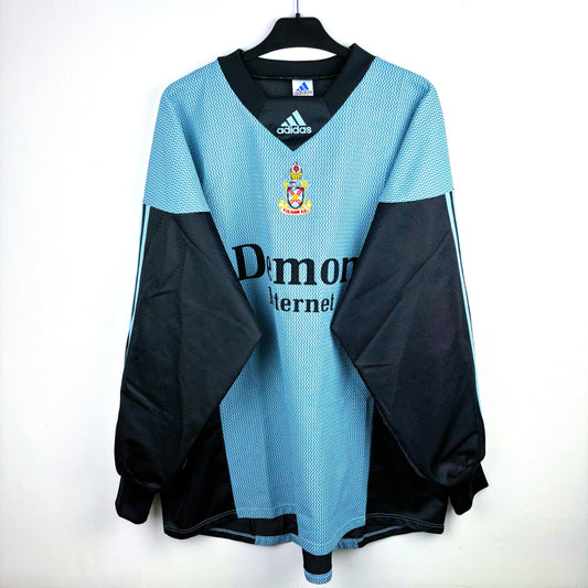 Fulham 1999-2000 adidas goalkeeper vintage football shirt. Light blue body and black sleeves.