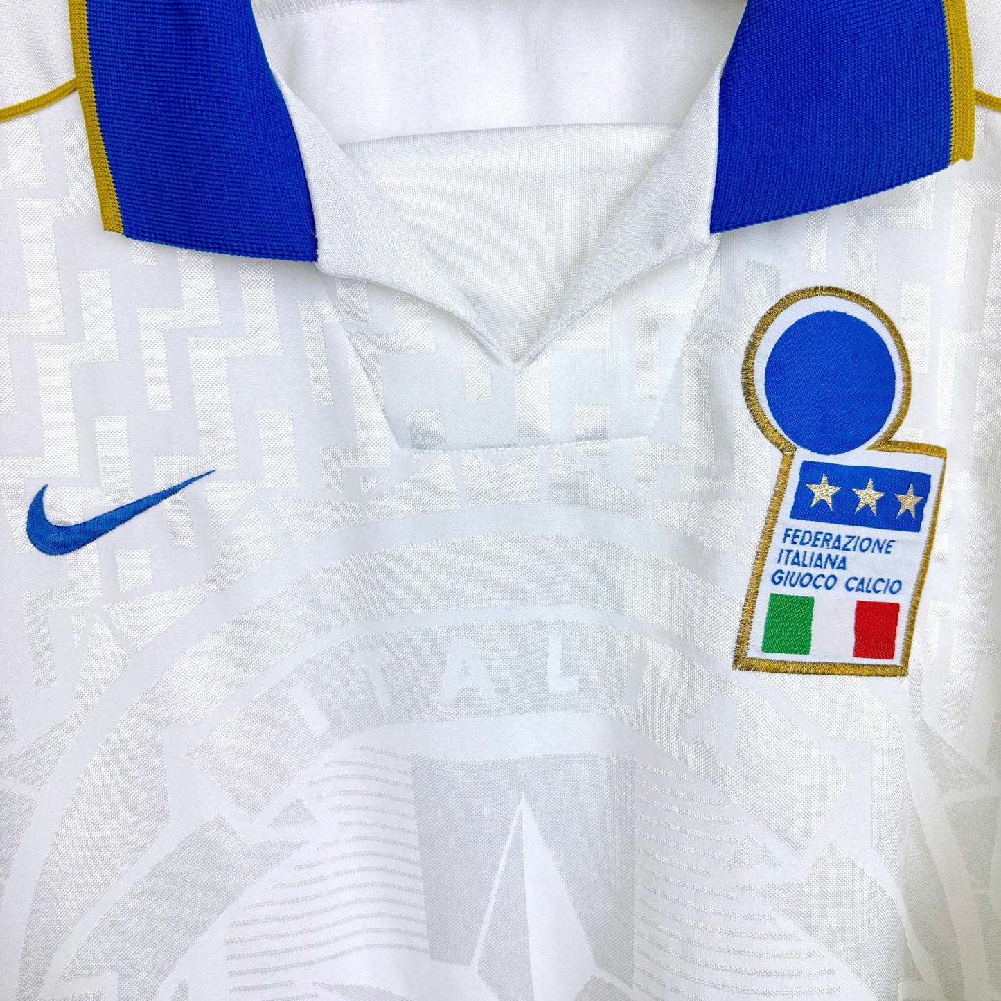 Italy 1994-1995 Nike Away Football Shirt