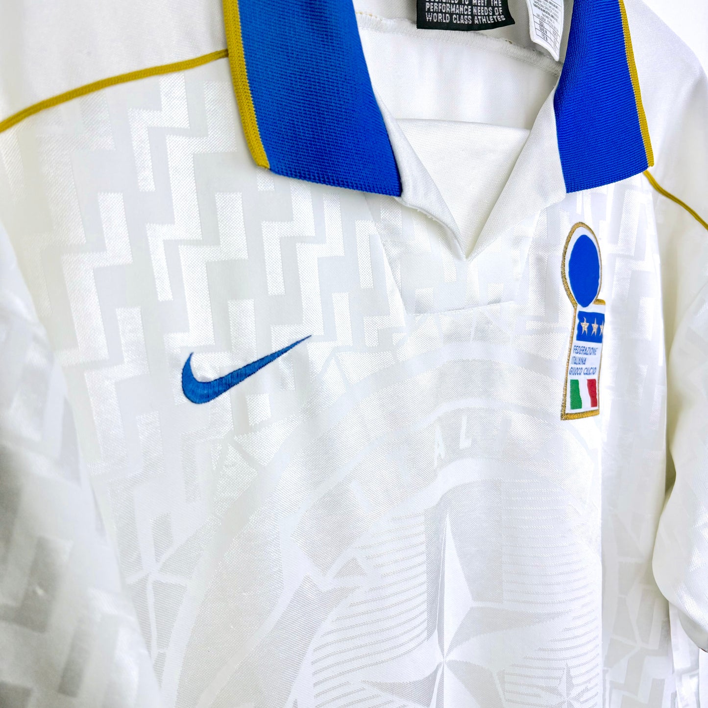 Italy 1994-1995 Nike Away Football Shirt