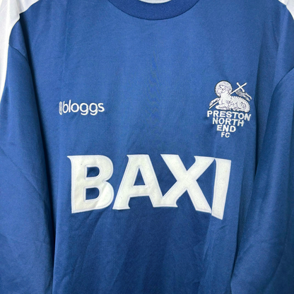 Close-up of club crest and Bloggs logo on Preston North End 2000-2001 Long-Sleeve Away Shirt – vintage football shirt