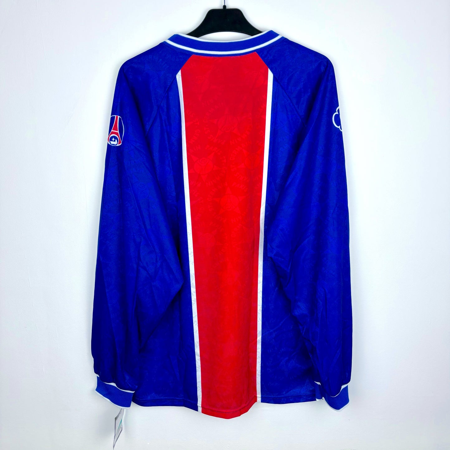 Rear view of PSG 1994-1995 Nike home classic football jersey. Long-sleeved blue body with central red vertical stripe and white trim.