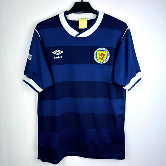 Scotland 1985-1986 Umbro home vintage football shirt. Alternating navy toned hoops with white trim.