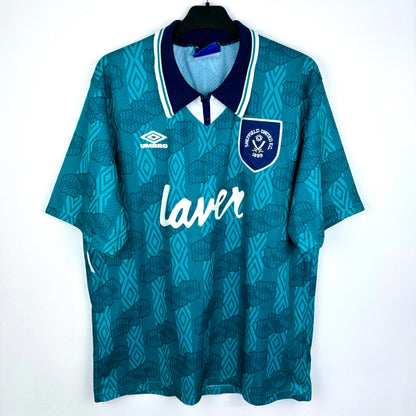 Sheffield United 1994-1995 away retro soccer jersey made by Umbro. Sublimated Umbro pattern in teal/emerald with navy collar